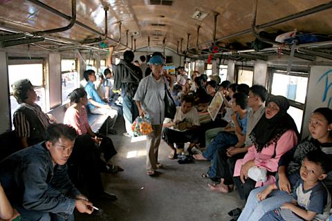 image Interior de tren, Jakarta, Indonesia