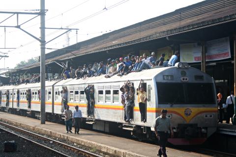 image Viajando en tren, Jakarta, Indonesia