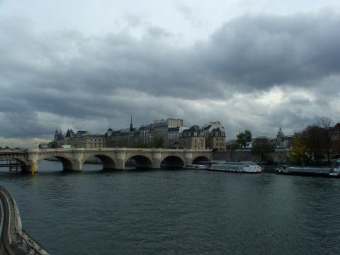 image Puente sobre el río Sena, París, Francia