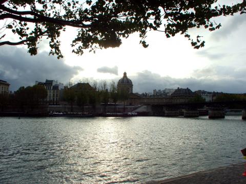 image Vistas desde la orilla del río Sena, París
