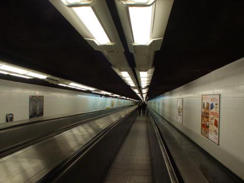 image Interior de una estación del Metro, París