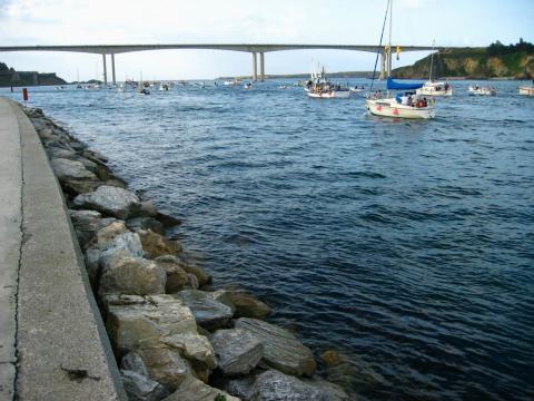image Puente de los Santos, sobre la ría de Ribadeo, Lugo