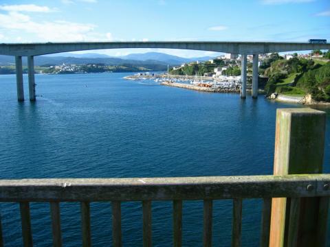 image Puente de los Santos, sobre la ría de Ribadeo, Lugo
