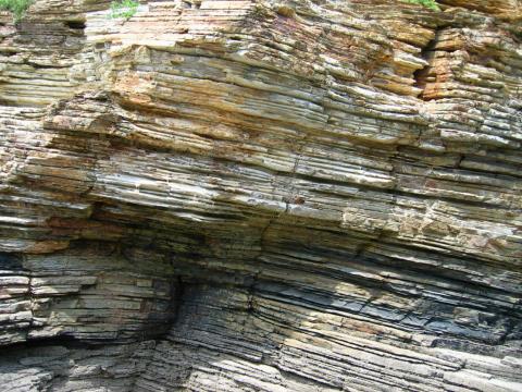 image Estratos líticos en la Praia das Catedrais, Lugo