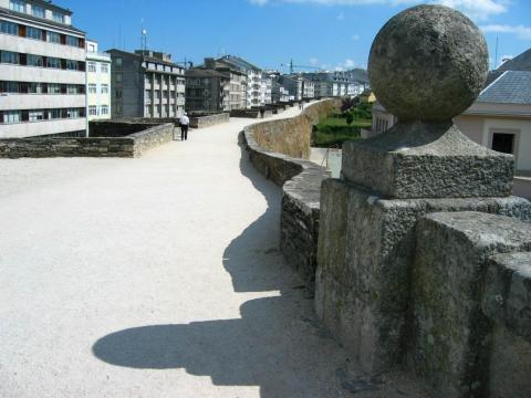 image Paseo por las murallas de Lugo