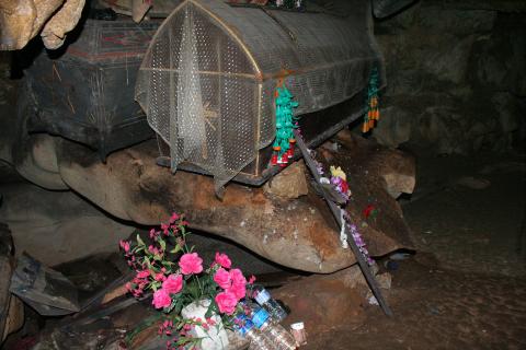 image Ataúdes con ofrendas, Sulawesi, Indonesia