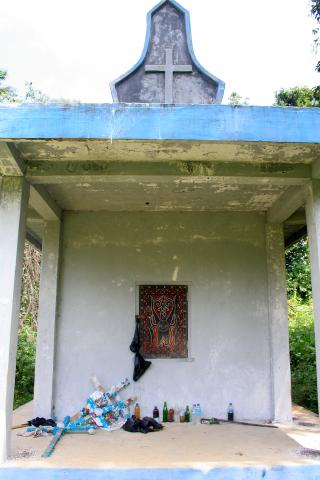 image Tumbas con ofrendas, Sulawesi, Indonesia