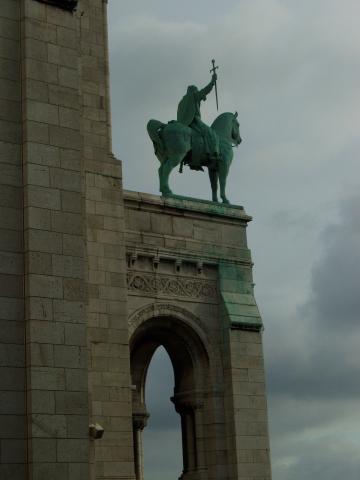 image Escultura ecuestre junto a la Basílica del Sagrado Corazón, París