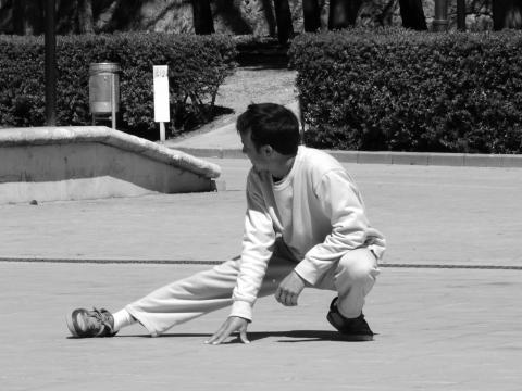 image Joven haciendo ejercicio