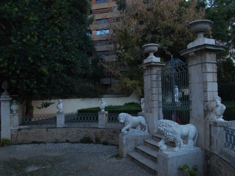image Estatuas de leones de los Jardines de Monforte, Valencia