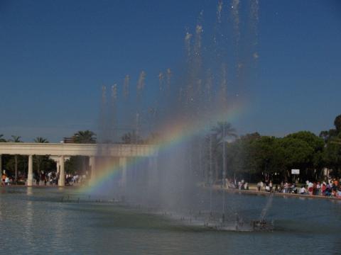 image Arco iris en el agua de un estanque, Valencia