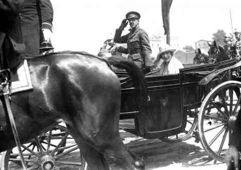 image Alfonso XIII y la reina Victoria Eugenia