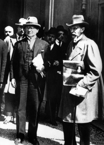 image M. Litvinov y W. Vorovski en la Conferencia de Génova