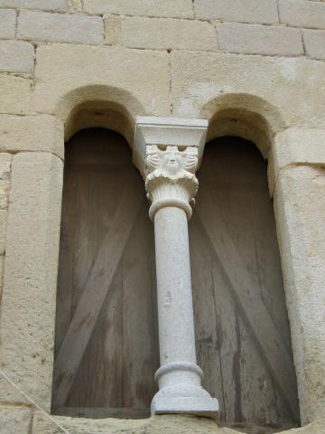 image Columna y capitel, Castillo de Peratallada, Girona