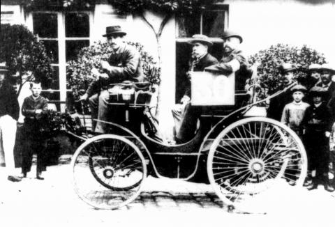 image Uno de los primeros modelos Peugeot de tres plazas