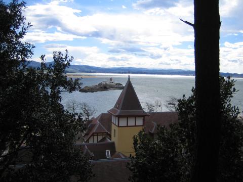 image Caballerizas e islote, Santander