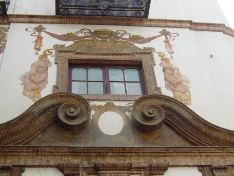 image Pinturas de la fachada del Edificio Rivas-Meguerry, Sevilla