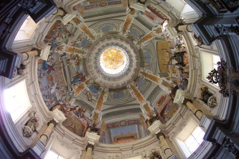 image Crucero barroco de la Iglesia de San Luis en Sevilla