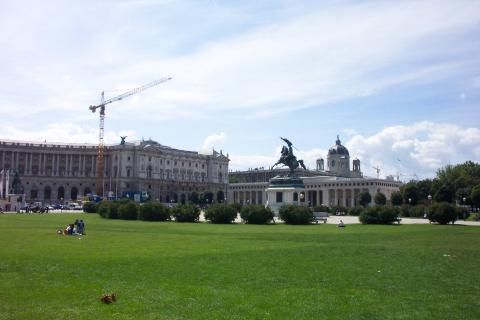 image Plaza de los Heroes y Palacio Imperial de Viena, Austria