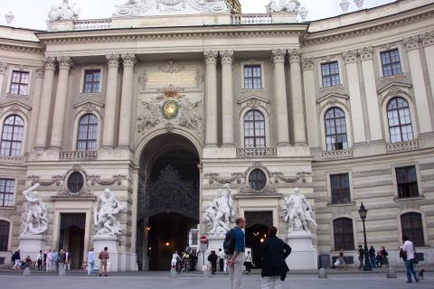 image Entrada al Palacio Imperial, Viena, Austria
