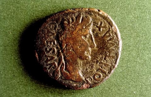 image Imagen de César en una moneda romana