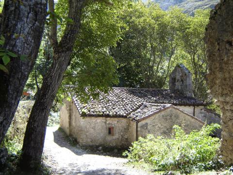 image Iglesia de Bulnes, Asturias