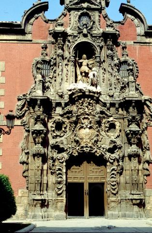 image Fachada del antiguo Hospicio de San Fernando, Madrid