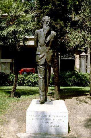 image Monumento a Valle-Inclán, Madrid