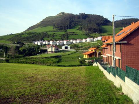 image Paisaje y viviendas, Boo de Piélagos, Cantabria