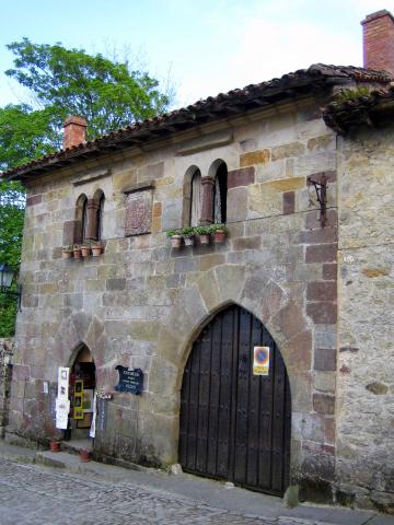 image Casa con un blasón, Santillana del Mar, Cantabria
