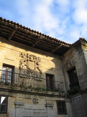 image Casa con un blasón, Santillana del Mar, Cantabria