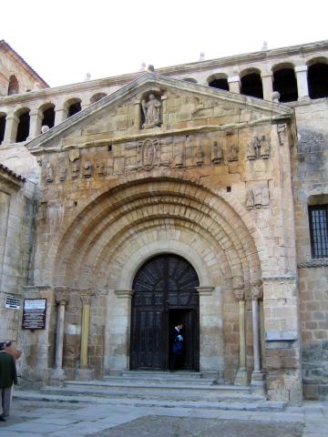 image Fachada de la Colegiata, Santillana del Mar, Cantabria