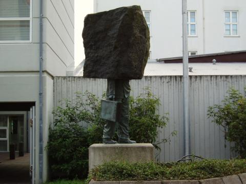 image Monumento al funcionario anónimo, Islandia