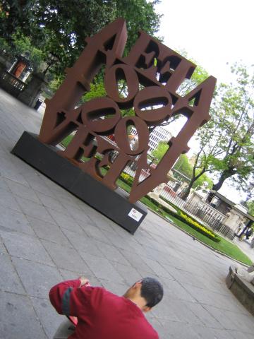 image Escultura de Robert Indiana, Madrid