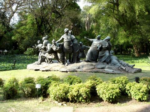 image Conjunto escultórico del Jardín Botánico, Buenos Aires, Argentina