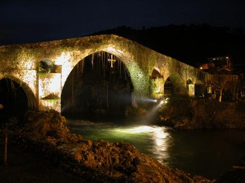 image Puente romano, Cangas de Onís, Asturias