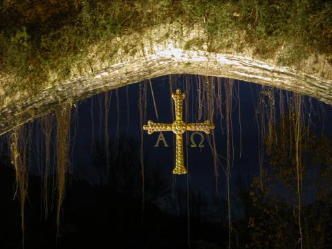image Cruz de la Victoria, Cangas de Onís, Asturias