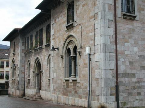 image Iglesia de Llanes, Asturias