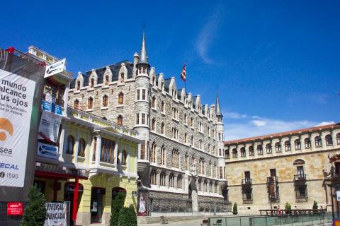 image Casa Botines en León