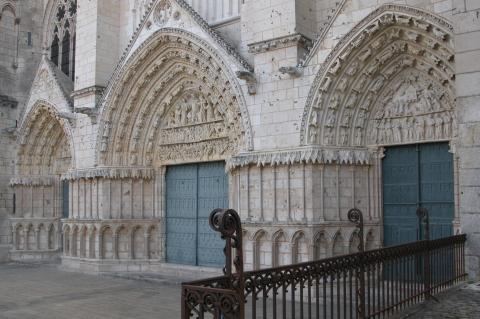 image Portada de Catedral de Saint-Pierre, Poitiers, Francia