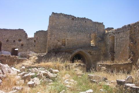 image Arco ojival del castillo medieval, Trigueros del Valle, Valladolid