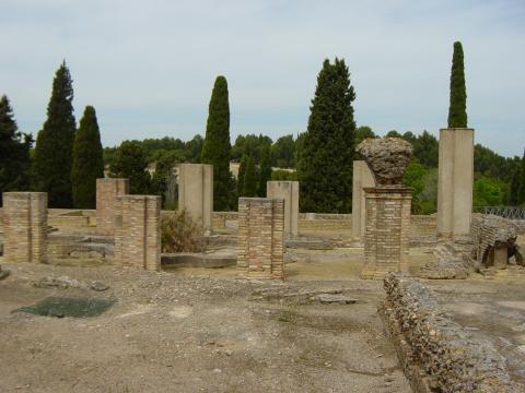 image Edificio de la Exedra, Ruinas de Itálica, Santiponce, Sevilla