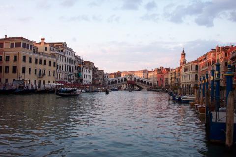 image Puente de Rialto en Venecia, Italia