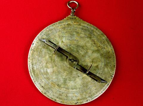 image Astrolabio árabe en latón