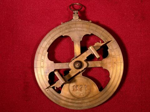 image Astrolabio del siglo XVI