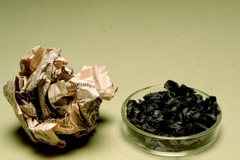 image Carbonización de un papel