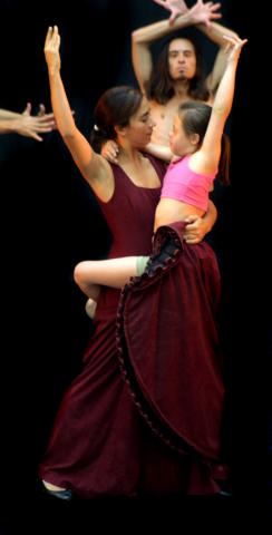 image Bailarines del Psico Ballet Maite León ensayando