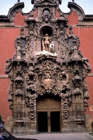 image Fachada del antiguo Hospicio de San Fernándo, Madrid