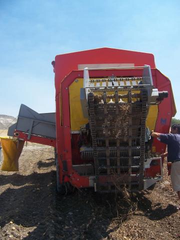 image Máquina de recolectar patatas