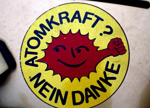 image Pegatina de propaganda antinuclear